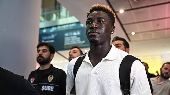 Fenerbahçe'nin transferi Kojo Peprah Oppong İstanbul'da