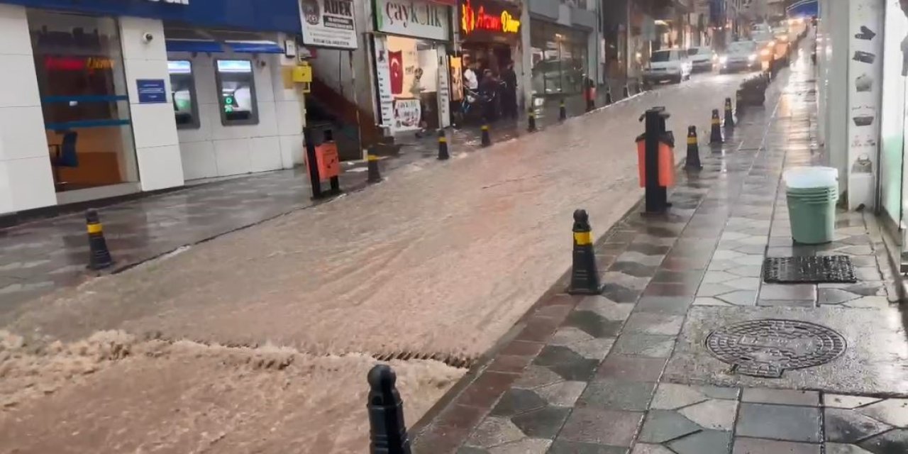 Artvin'de sağanak ve heyelan