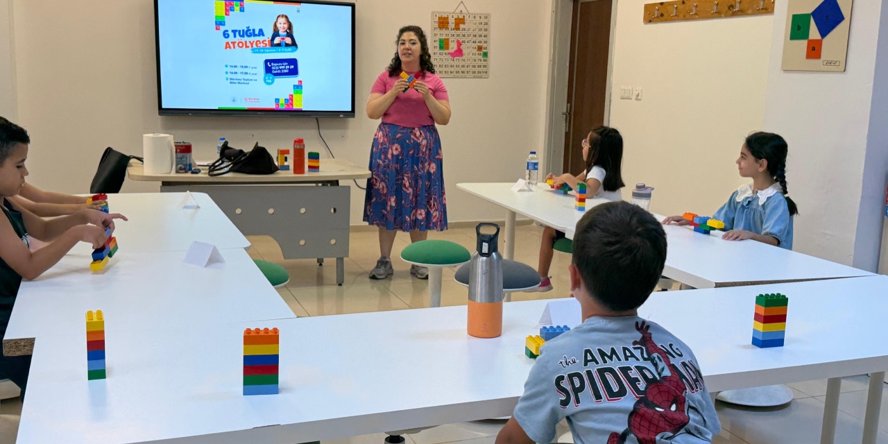 Bornovalı çocuklar LEGO Atölyesi’nde yaratıcılıklarını geliştirdi