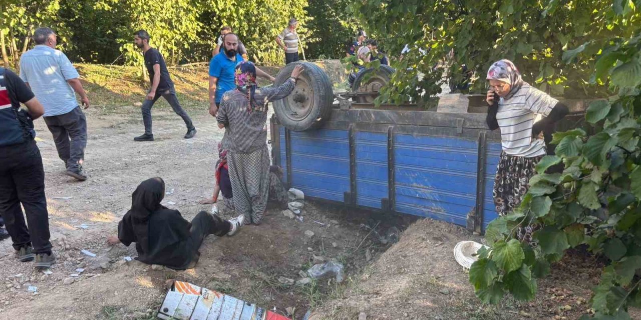 Fındık işçilerini taşıyan traktör devrildi: 18 yaralı