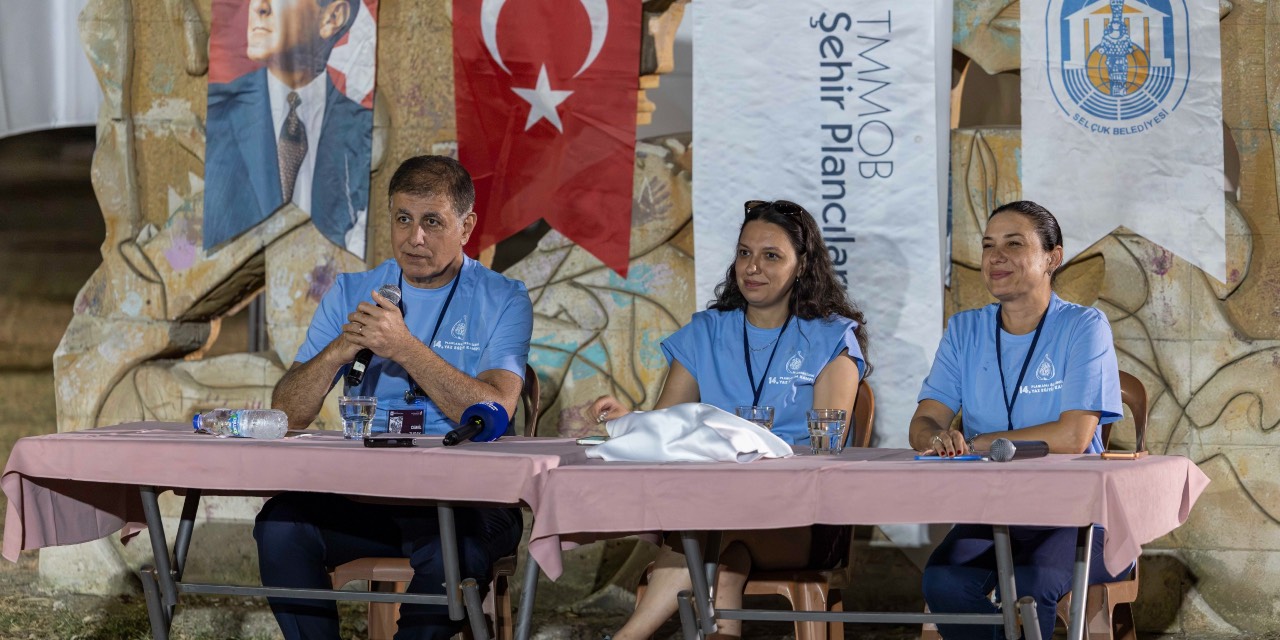 İzmir Büyükşehir Başkanı Tugay, geleceğin şehir plancılarıyla buluştu