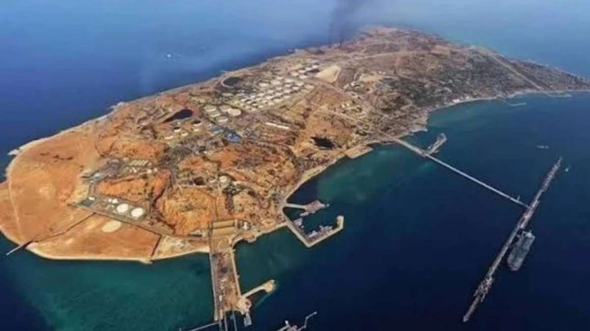 İran basını duyurdu: ABD, Hark Adası açıklarında petrol tankerini vurdu