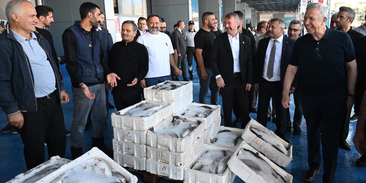 Mansur Yavaş balıkçı esnafıyla yeni sezon heyecanını paylaştı