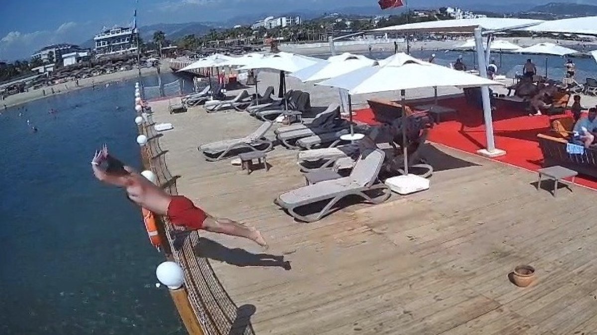 Alanya’da acı olay: Sığ suya balıklama atladı