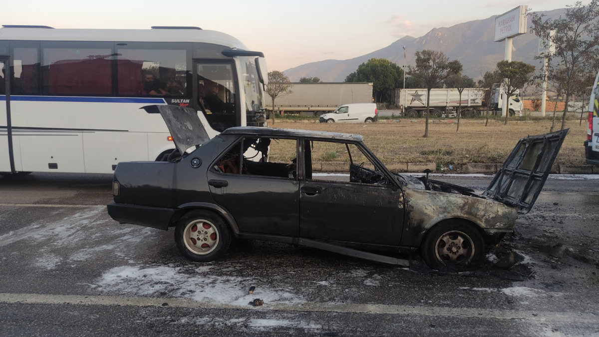 Bursa'da seyir halindeki otomobilde yangın çıktı