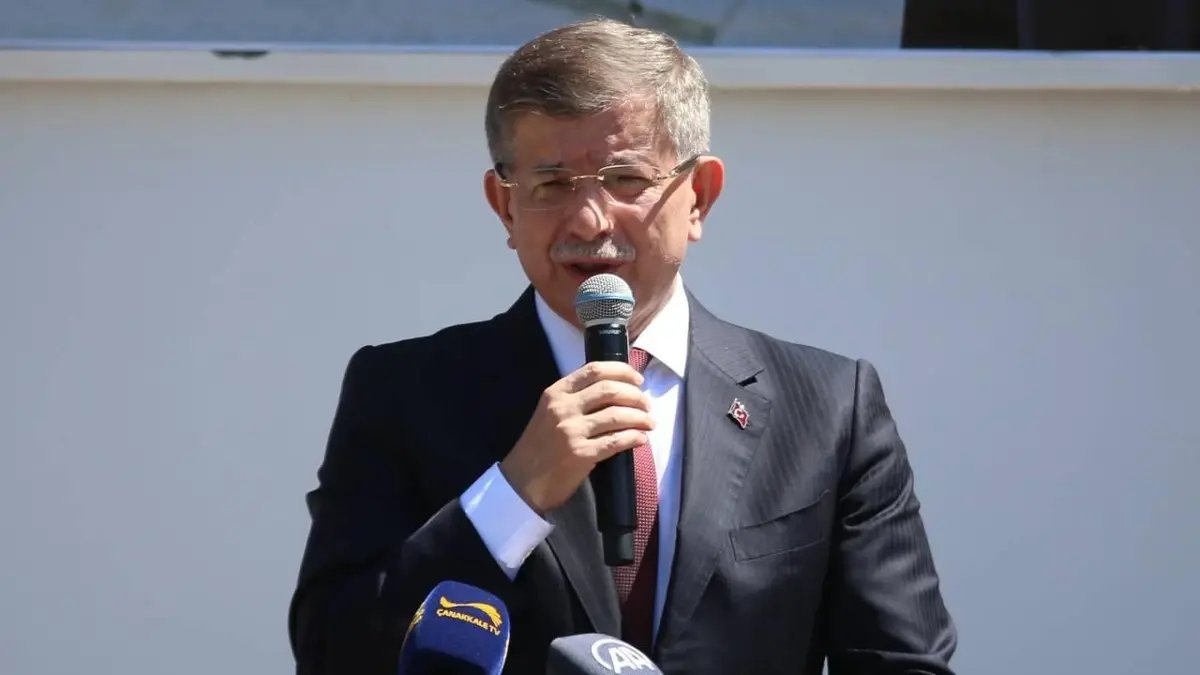 Ahmet Davutoğlu adliyede