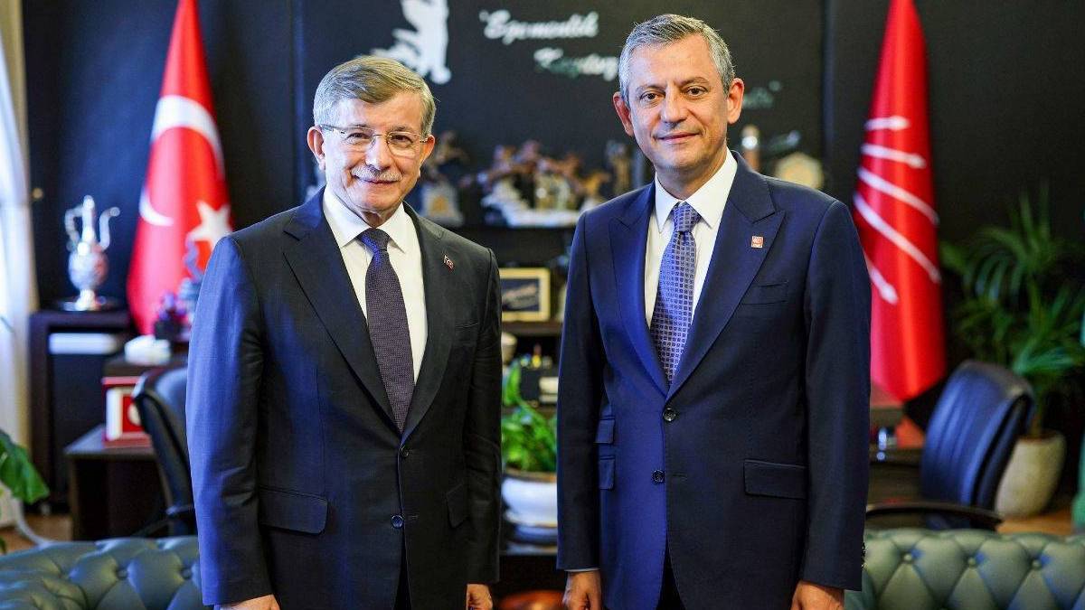 Özgür Özel’den Ahmet Davutoğlu’na destek telefonu: Dayanışma mesajı verdi