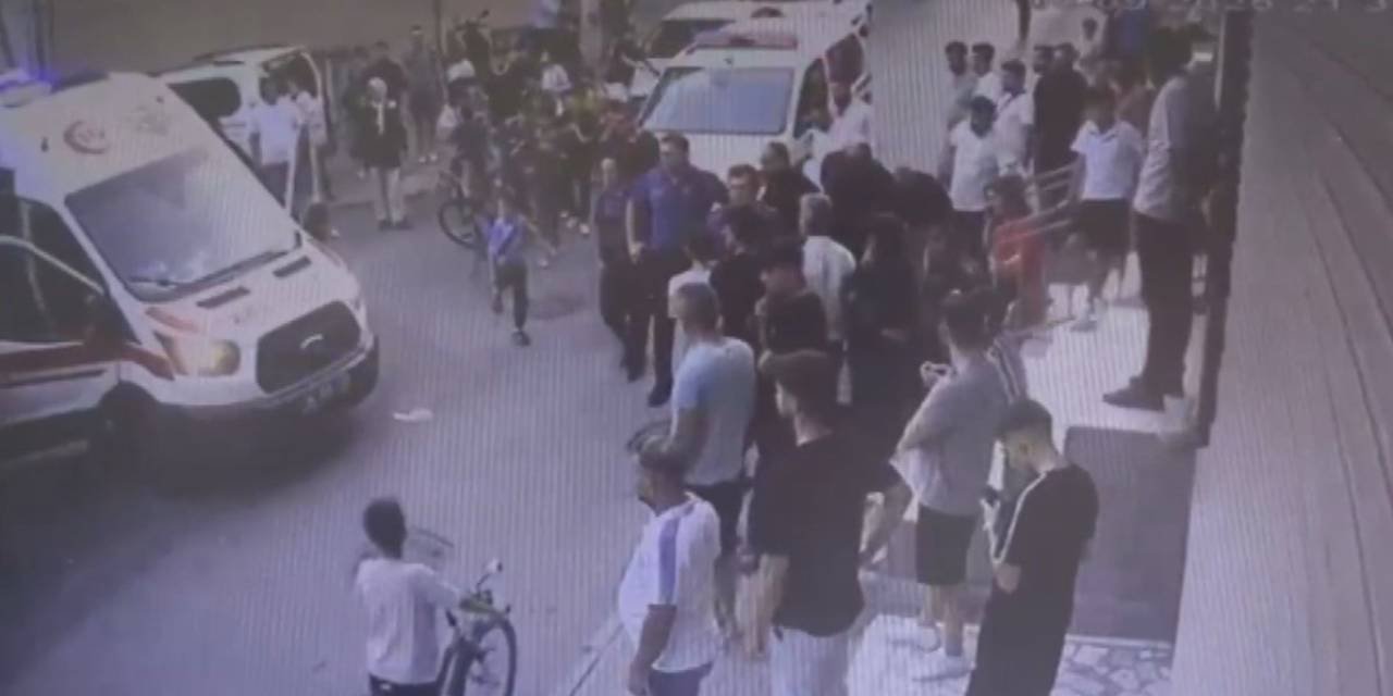 Küçükçekmece’de silahlı kavga dehşeti: Sokakta oynayan çocuk seken kurşunla yaralandı