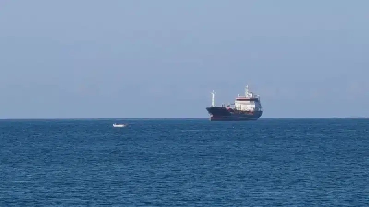 Silivri açıklarında batan gemide 10 mürettebat için arama sürüyor