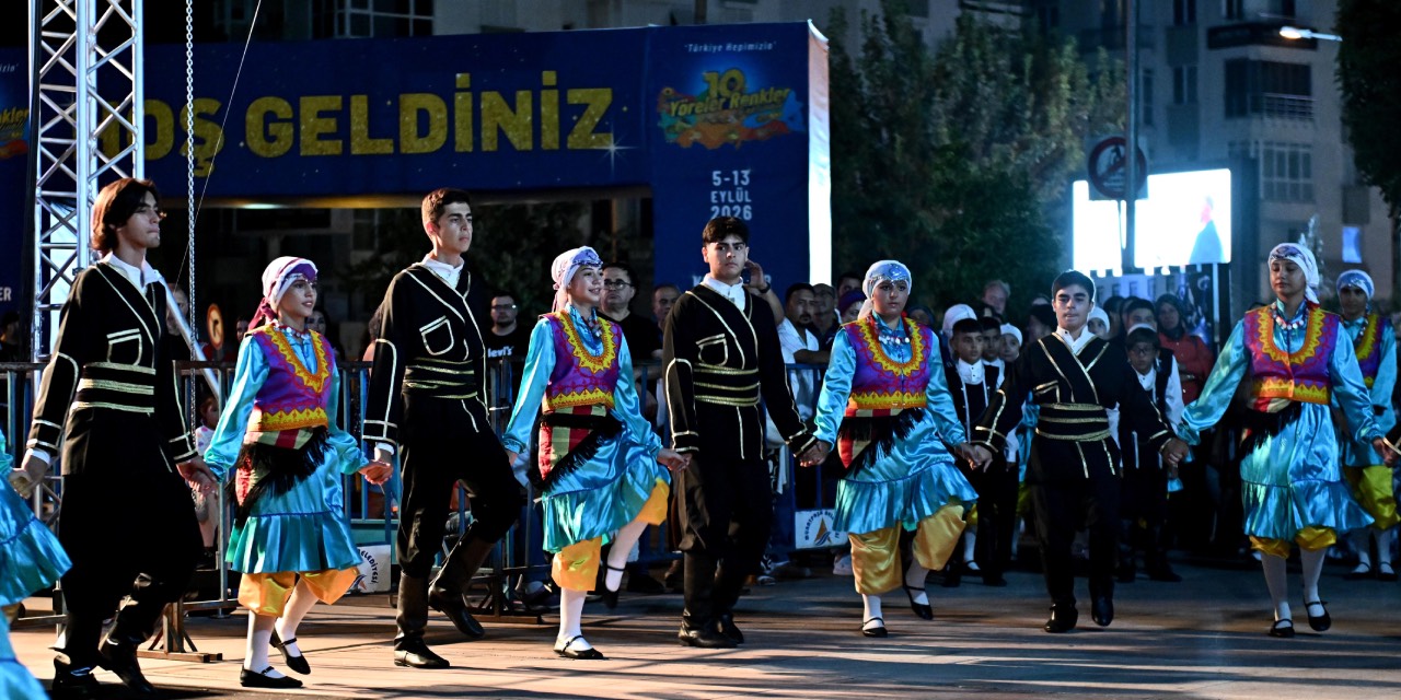 Muratpaşa’da festival coşkusu Karadeniz gecesiyle sürdü