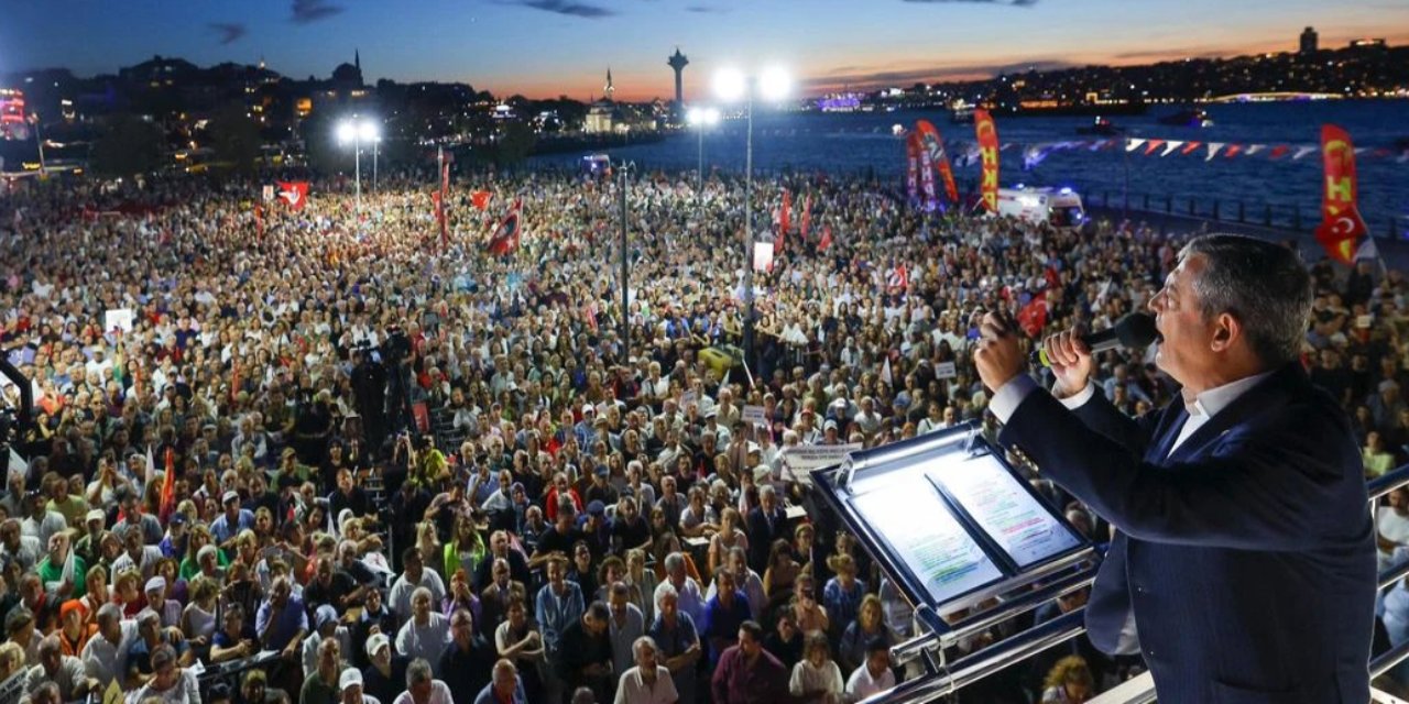 Özgür Özel’den Üsküdar’da Erdoğan’a seçim çağrısı: “Kendine güveniyorsan karşımıza çık”
