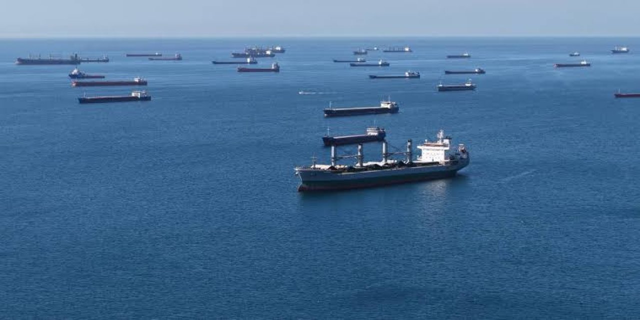 Karadeniz’de saldırı riski deniz ticaretini vurdu: İstanbul açıkları gemilerle doldu