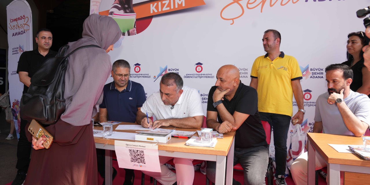 Adana’da üniversite öğrencilerine ulaşım desteği