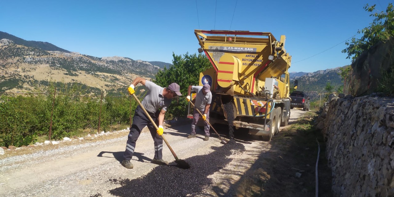 Alanya’nın kırsal yollarında bakım ve altyapı çalışmaları sürüyor