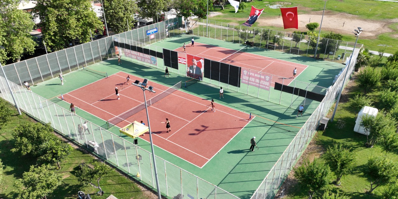 Antalya Büyükşehir'in tenis kurslarında yeni dönem