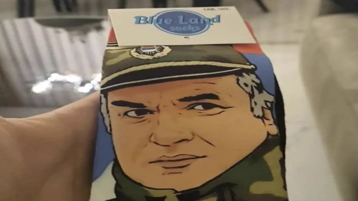 ‘Made in Türkiye’ yazıyordu: Bosna Kasabı Mladić görselli çorap için suç duyurusu