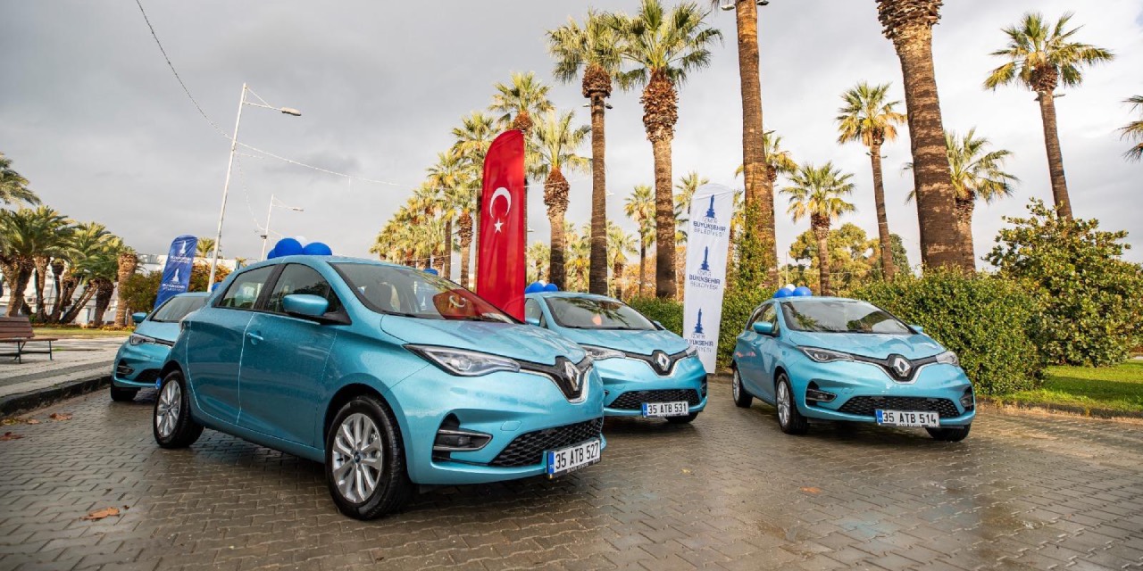 İzmir Büyükşehir'in elektrikli araç filosu 7,5 milyon kilometre yol kat etti