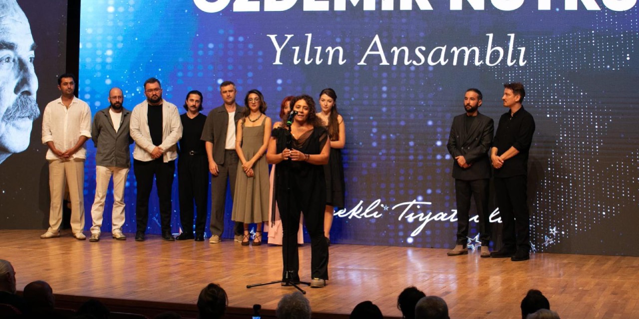 İzmir Şehir Tiyatroları’na Özdemir Nutku Tiyatro Ödülleri’nde dört ödül