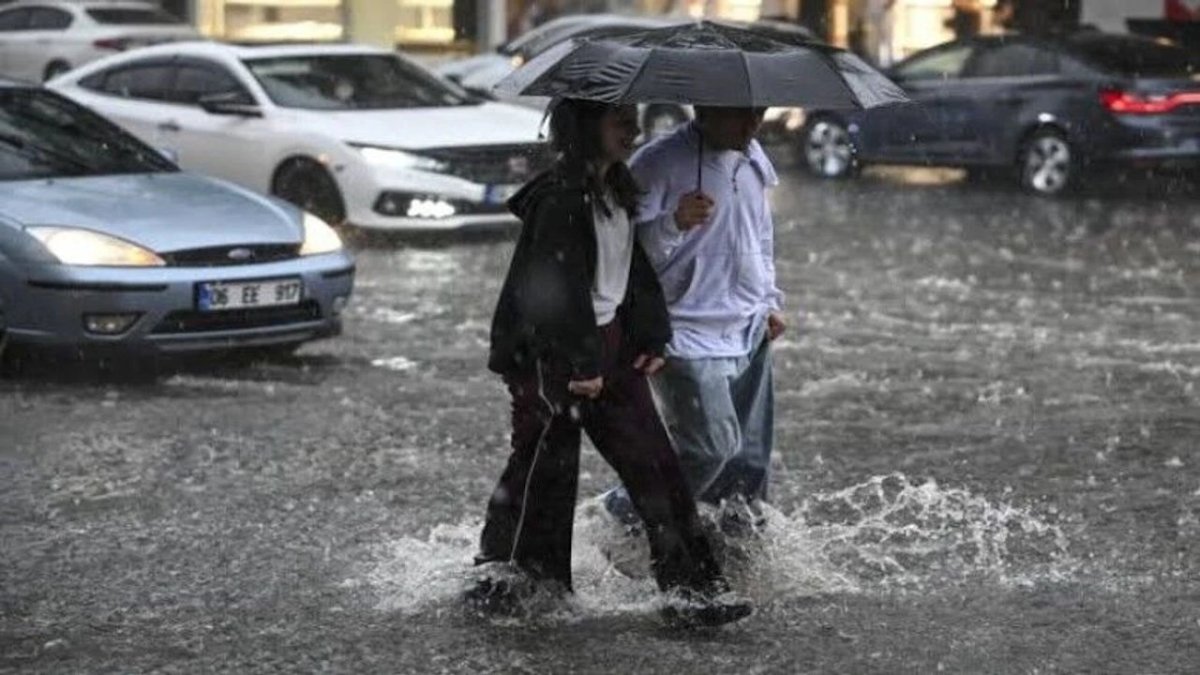 İstanbul’da hava bir anda değişecek: Metrekareye 100 kiloya kadar yağış