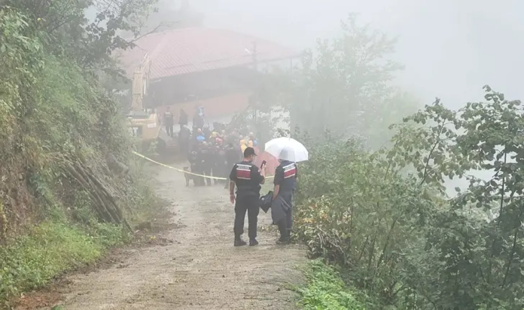 Trabzon'da heyelan: Toprak altında kalan kişiden acı haber