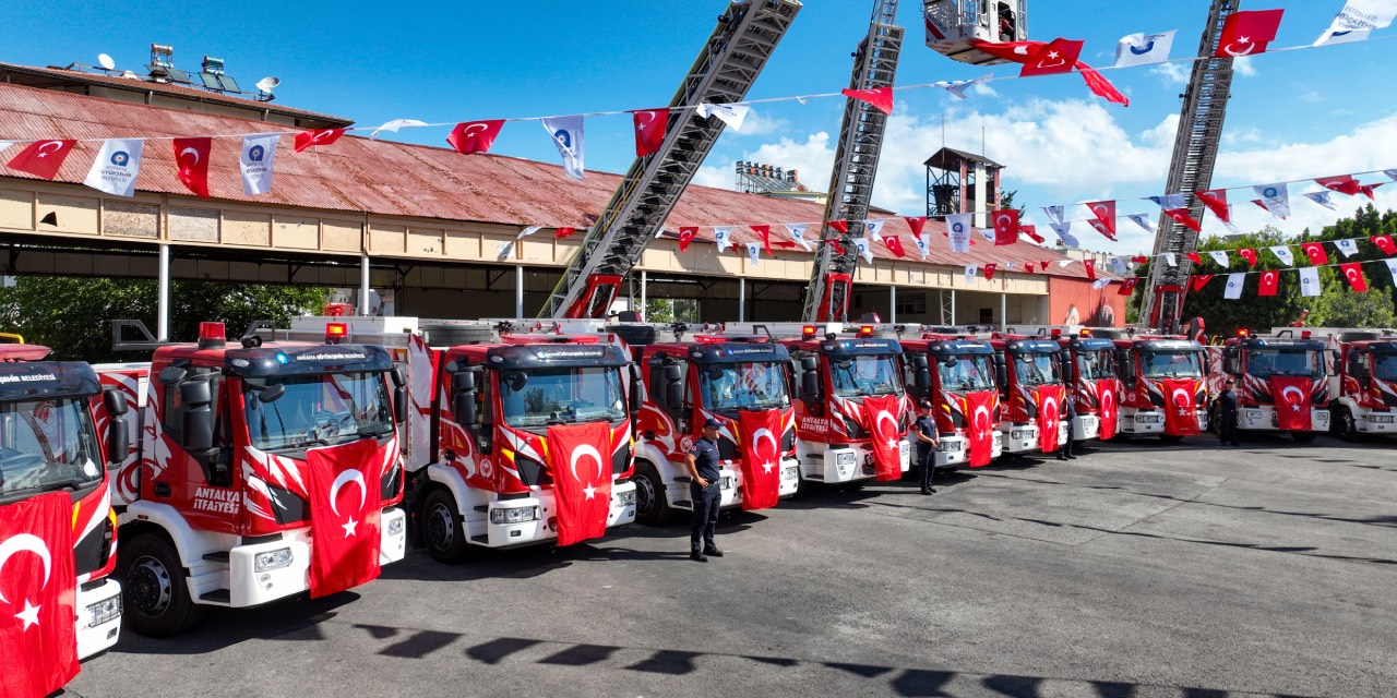 Antalya İtfaiyesi filosuna 24 yeni araç