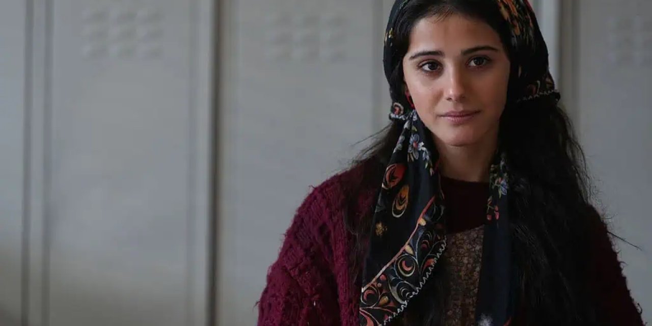 Sevdiğim Sensin'in Dicle'si Helin Kandemirci milli futbolcu ile beraber