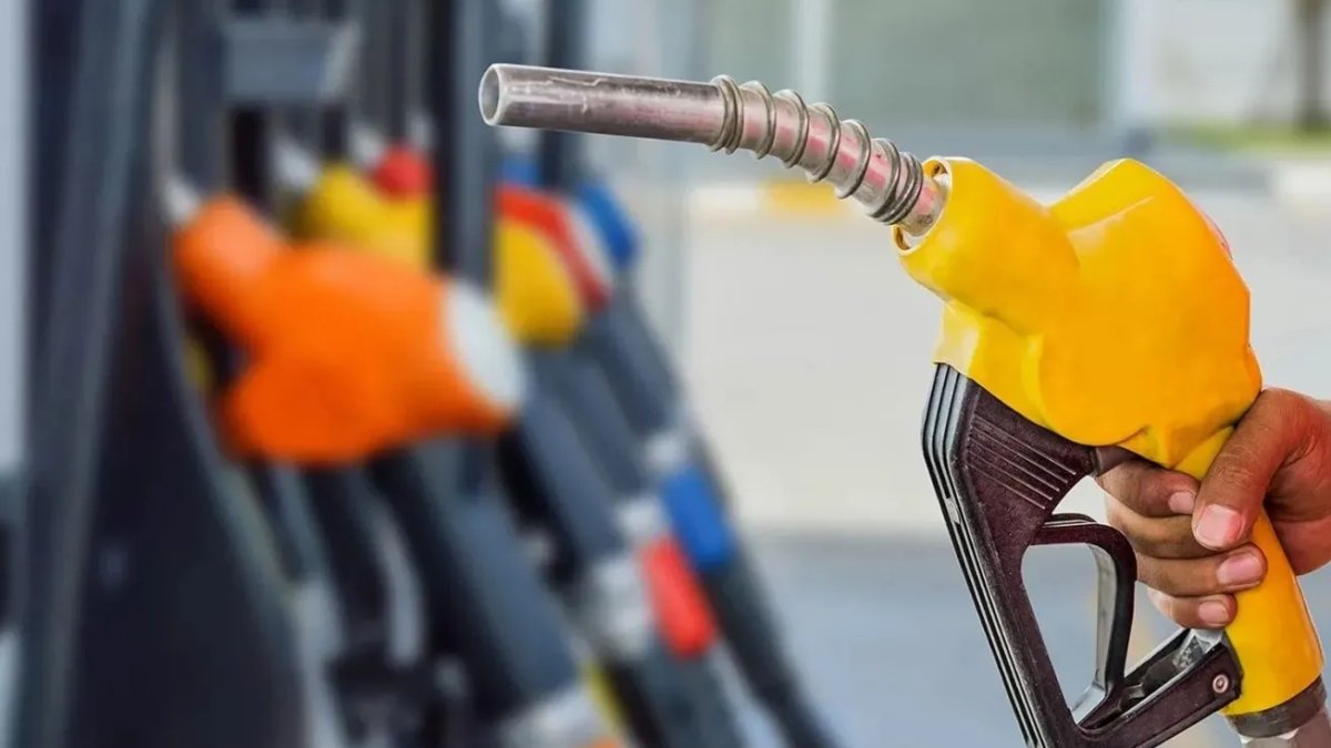 İndirim bir gün sürdü: Motorine yeniden zam geldi