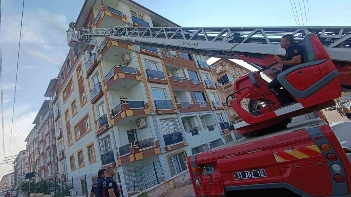 Şarjdaki telefon evi yakıyordu: 5 kişilik aile son anda kurtuldu