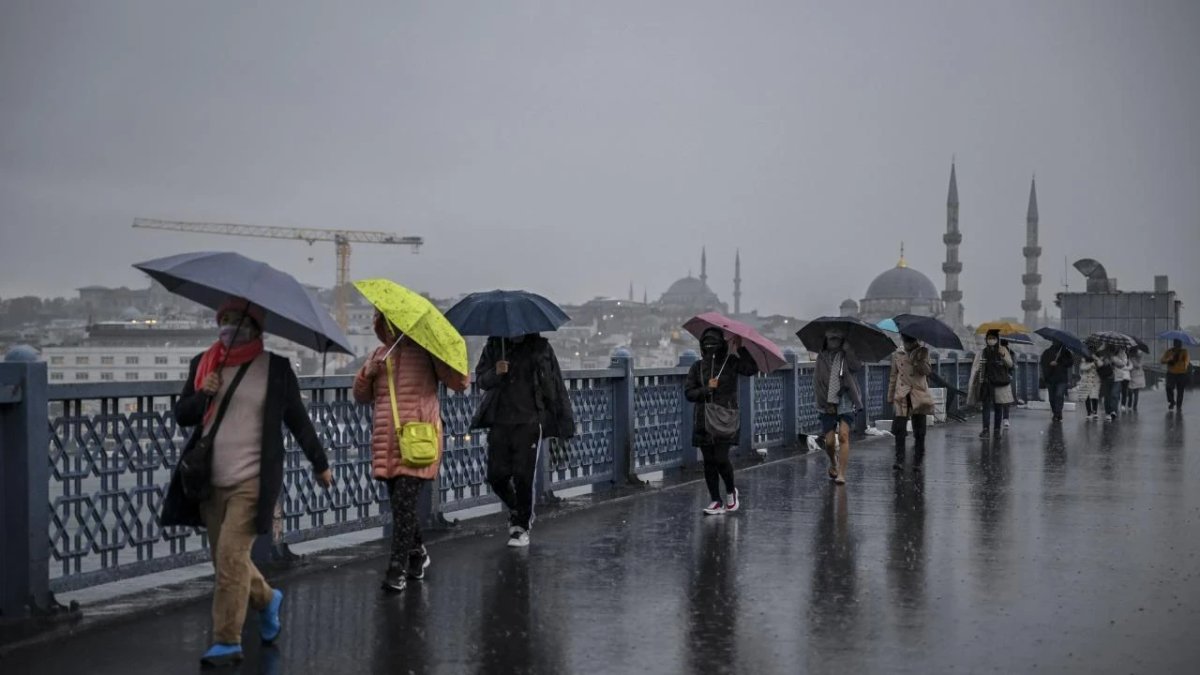 İstanbul için peş peşe alarm! AKOM saat verdi: Yağış çok kuvvetli geliyor