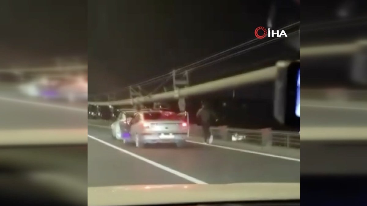 15 Temmuz Şehitler Köprüsü’nde akıl almaz görüntü: Kaputa oturup aracı ayaklarıyla itti
