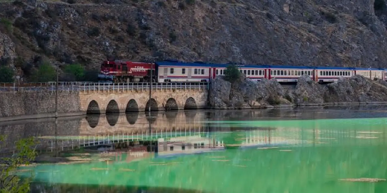 Turistik Karaelmas Ekspresi Ekim'de raylara geri dönüyor