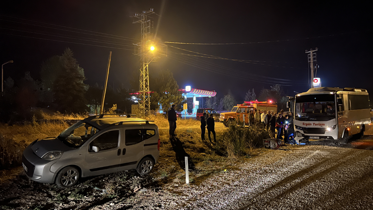 Kütahya'da işçi servisi kaza yaptı: Çok sayıda yaralı var