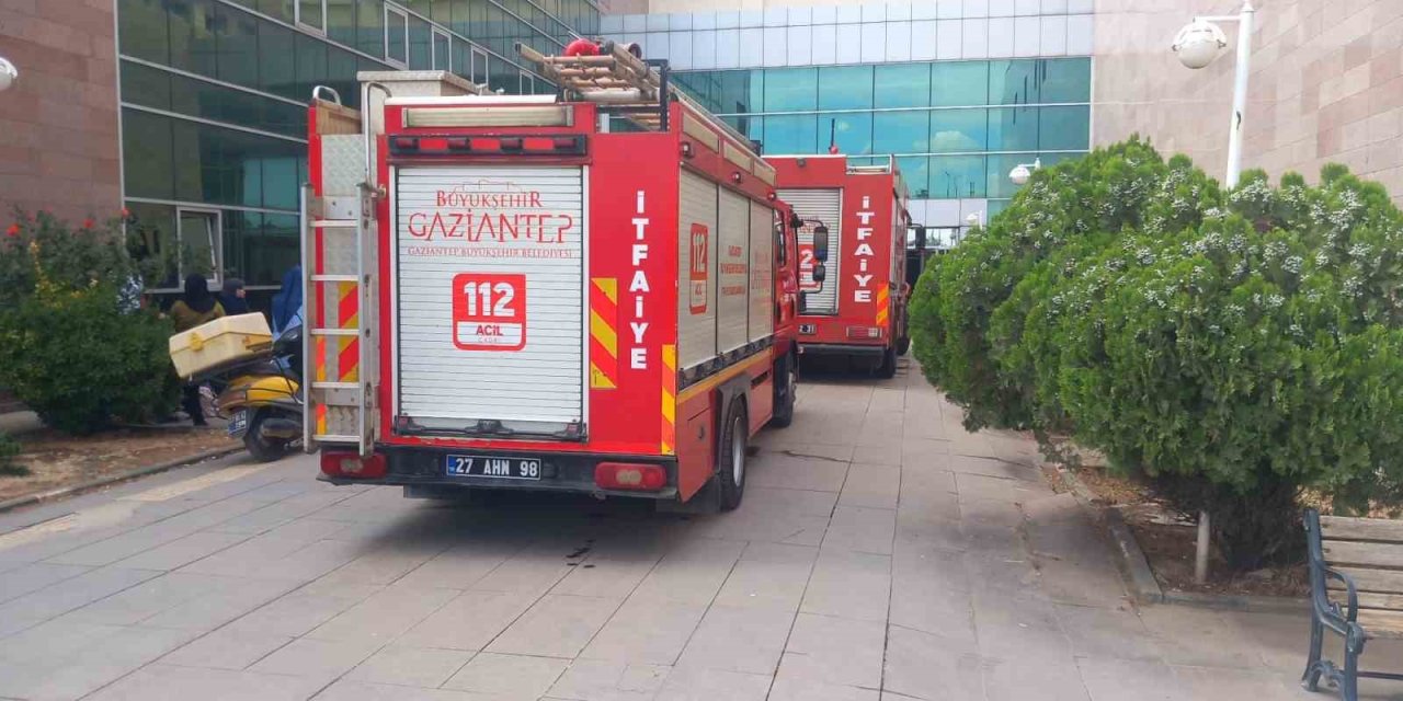 Hastanenin bodrum katında yangın: Hastalar tahliye edildi