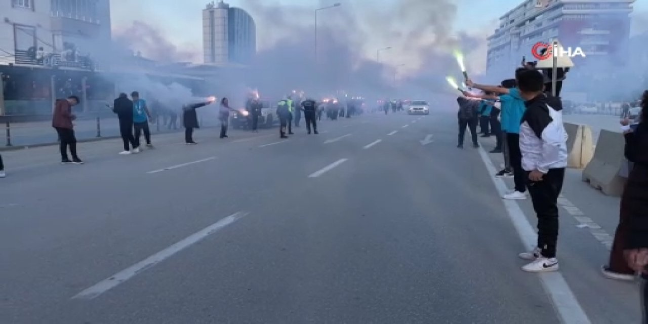 Filistin Milli Takımı'na Konya'da meşaleli karşılama