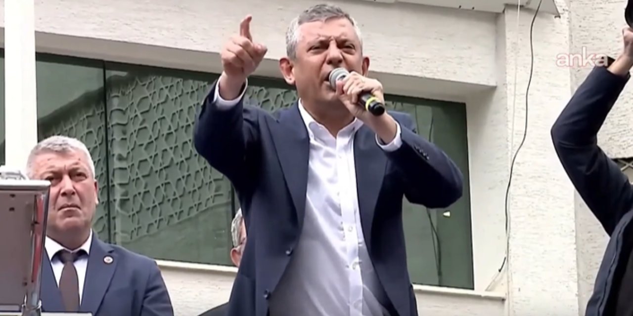 Özgür Özel’den Erdoğan’a Mersin tepkisi: “O şarlatanı ya sen durdur ya gelip biz durduracağız”