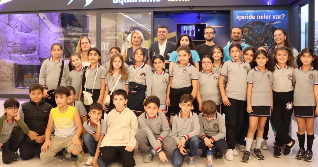 İzmir’de çocuklar akvaryum gezisiyle su altı dünyasını keşfetti