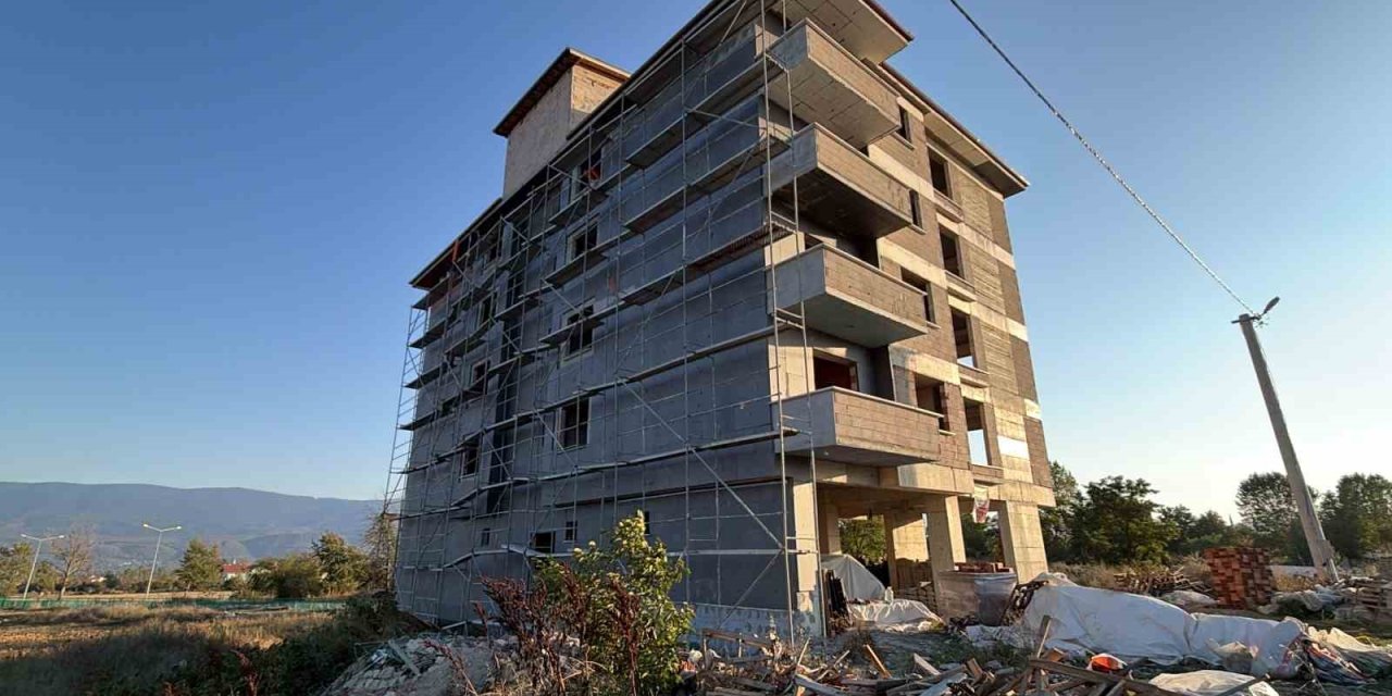 İnşaatta korkutan kaza: 5. kattan düştü