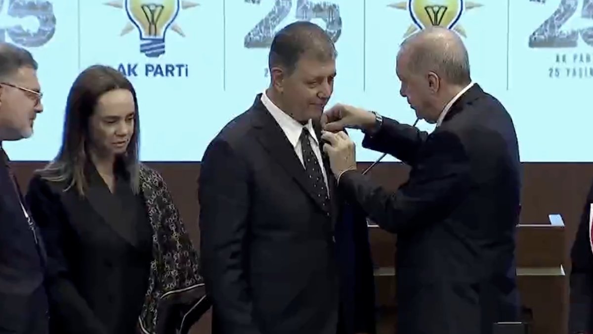 Cemil Tugay AK Parti’ye katıldı: "AK Parti kimsesizlerin kimsesidir"