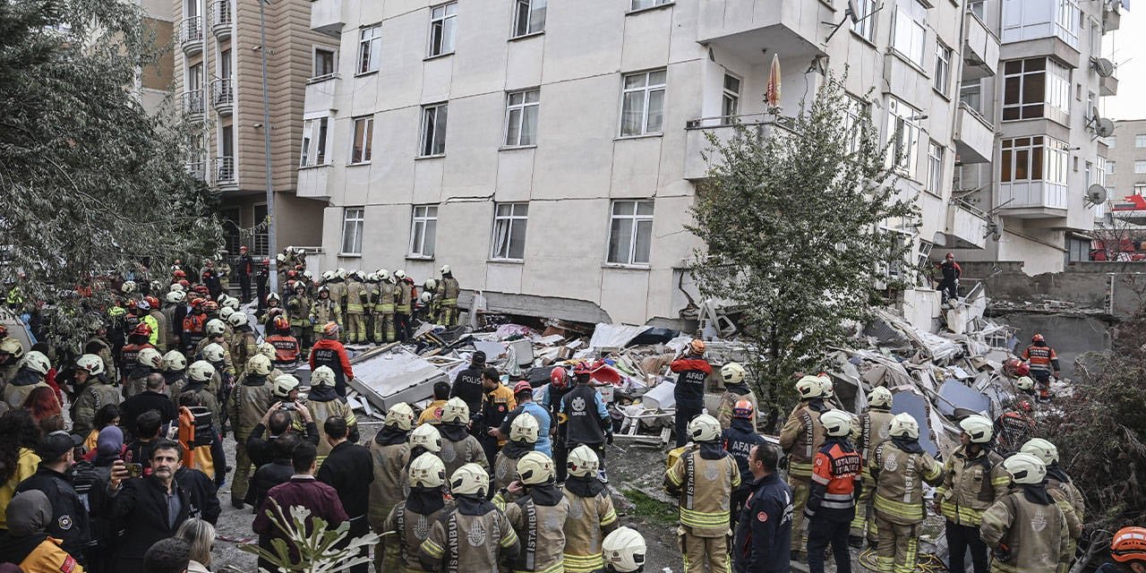 7 katlı binanın çökmesi sonrası uzmanlardan "binalar mezarlığa dönüşüyor" uyarısı: 39 yaşındaki bina göz göre çökmüş