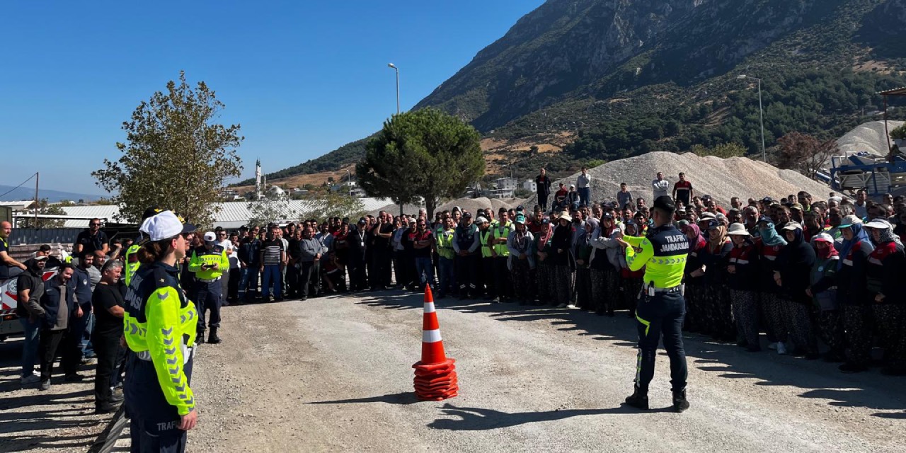 Manisa’da belediye personeline yol çalışmalarında güvenlik eğitimi