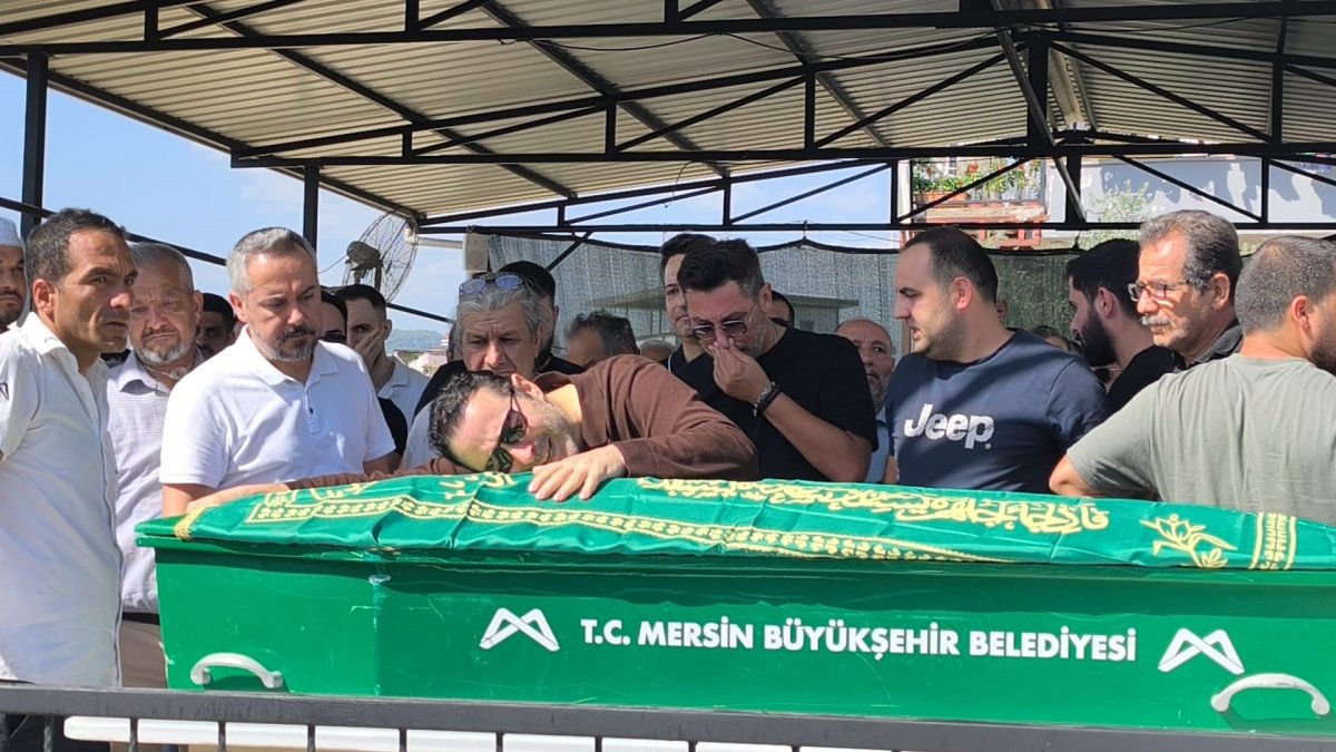 Atilla Taş'ın hayatını kaybeden kızı Sezen Taş son yolculuğuna uğurlandı
