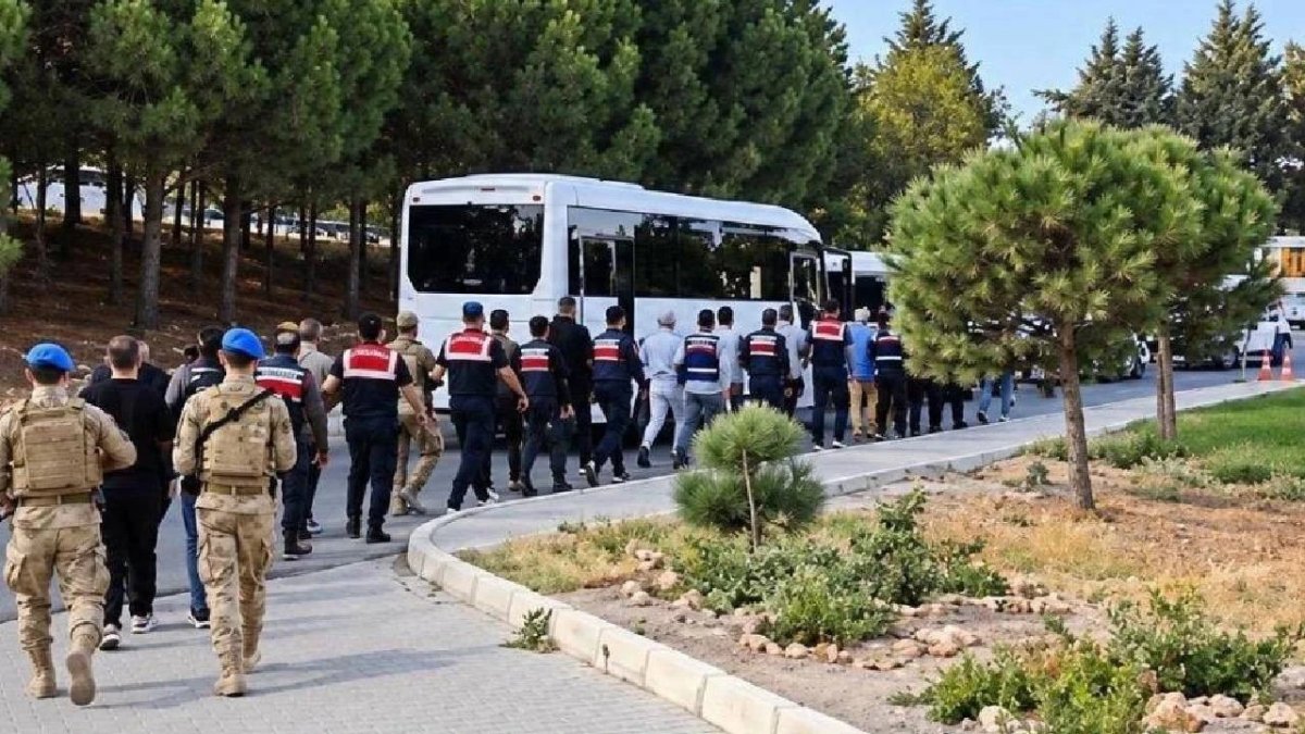 Çeşme Belediyesi'ne rüşvet operasyonu: Başkan yardımcısı dahil 10 tutuklama