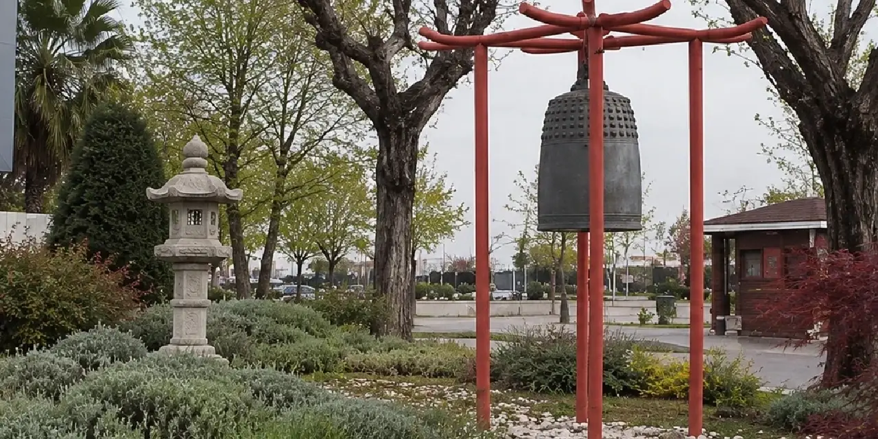 Japonya ile dostluk simgesiydi... Cep harçlığı uğruna hurdacıya sattılar