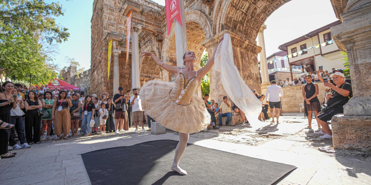 Muratpaşa’da Kaleiçi Old Town Festivali sanat etkinlikleriyle sürüyor