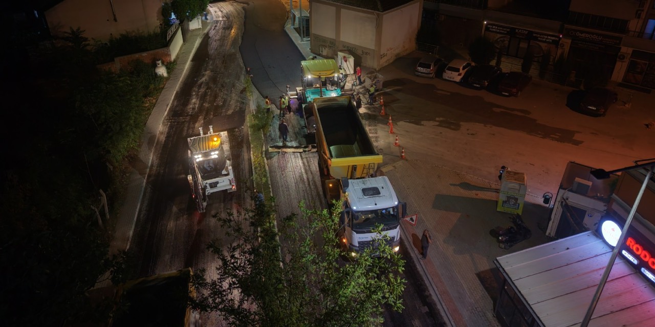 Bursa’da 2. Vatan Caddesi’nde gece asfalt mesaisi