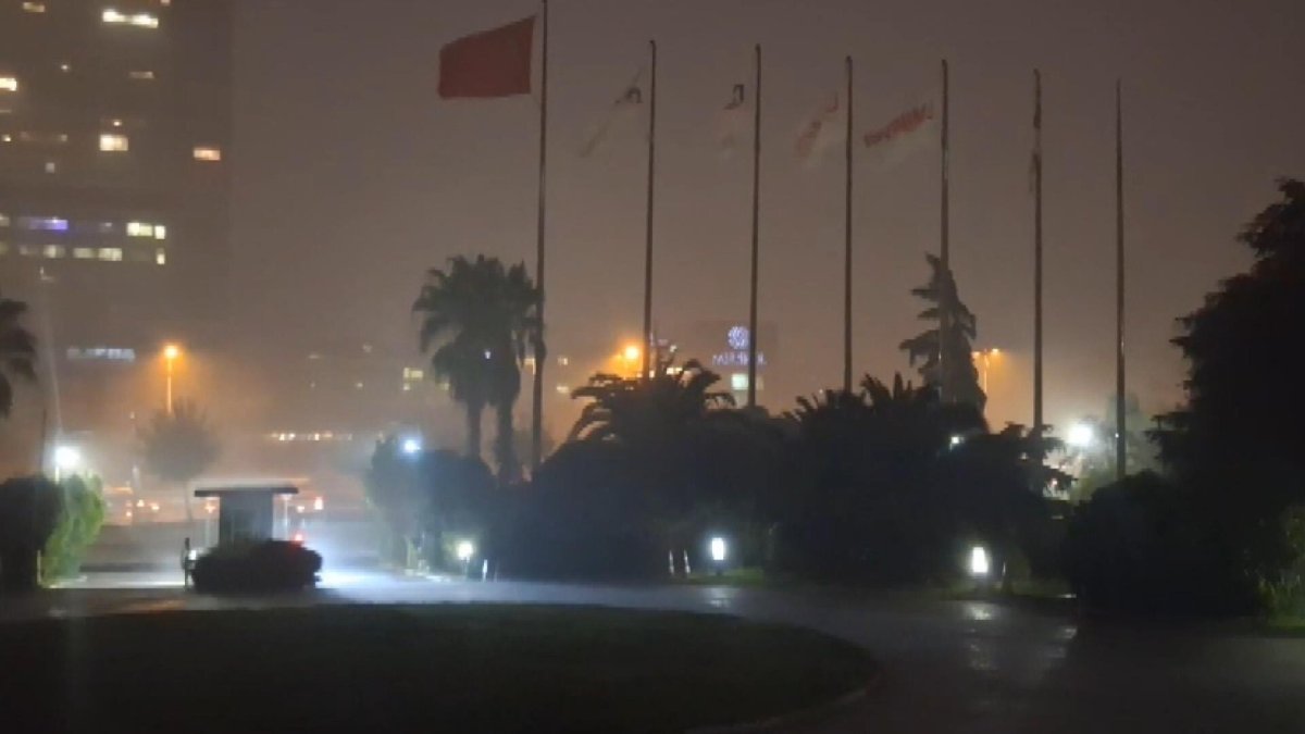 İstanbul'da sağanak: Beykoz'da yollar göle döndü