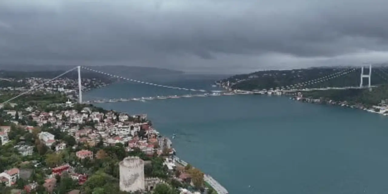 Boğaz’dan kente giriş yaptı, İstanbul’u karanlığa boğdu