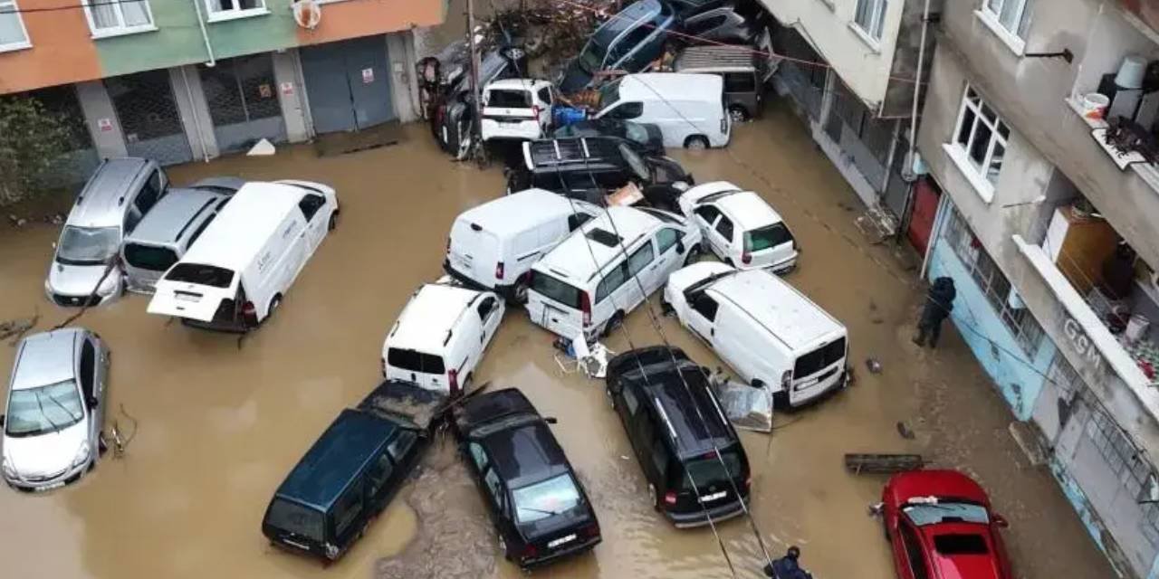 İstanbul’daki sağanakta kaybolan bir kişinin cansız bedenine ulaşıldı: Can kaybı 3'e çıktı