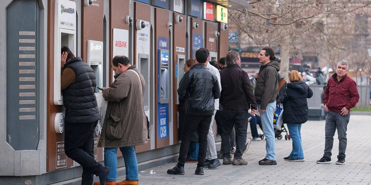 ATM'den para yatıracaklar dikkat: Bankaların günlük limitleri değişti! İşte 185 bin TL'ye varan yeni tutarlar
