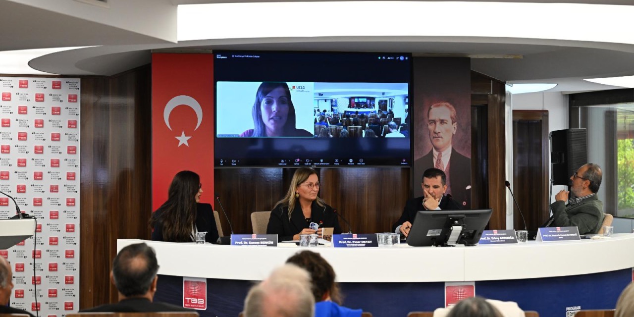 İzmir’in sosyal belediyecilik uygulamaları çalıştayda ele alındı
